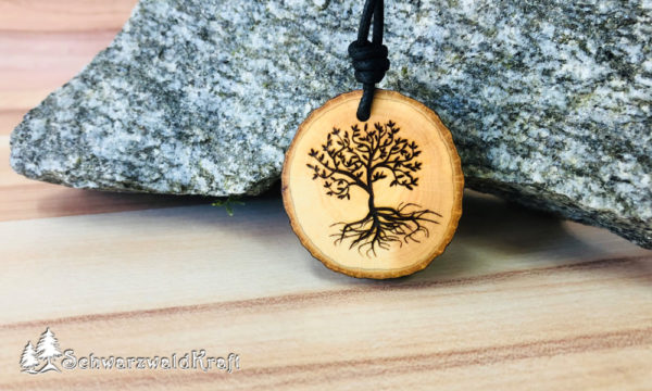 Holzschmuck Amulett Baum des Lebens Erle mit Rinde