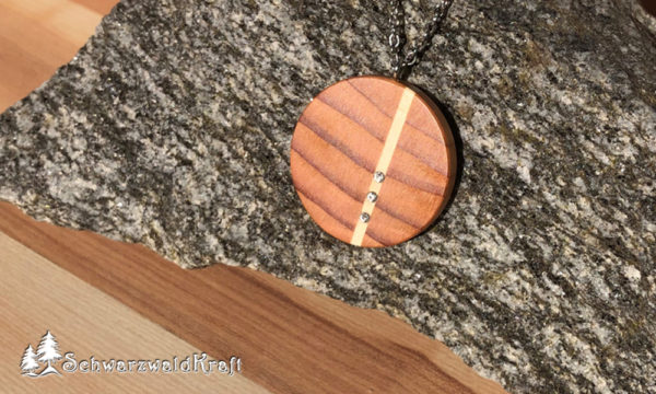 Holzschmuck Halskette mit Holzanhänger Ava