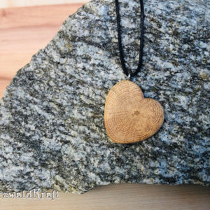 Holzschmuck Halskette mit Holzanhänger Herz Eiche