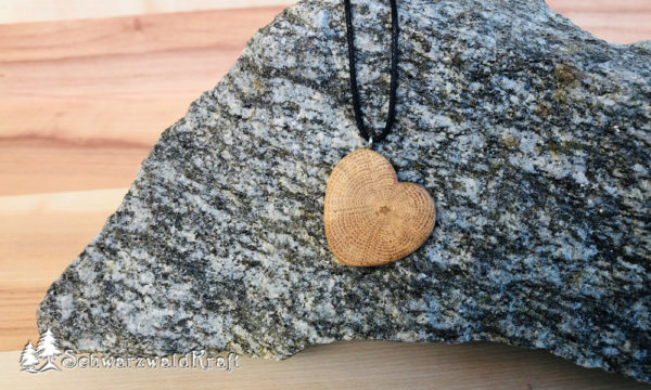 Holzschmuck Halskette mit Holzanhänger Herz Eiche