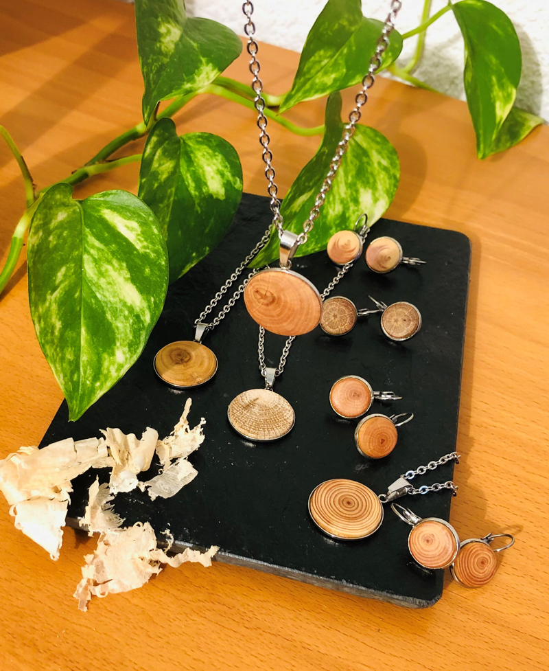 Fashion_Produktgruppe Eleganter Holzschmuck