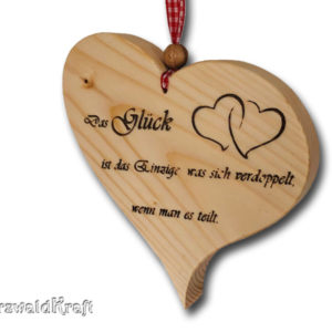 Herz aus Fichten-Holz mit Spruch "Das Glück..."