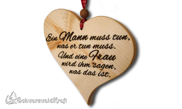 Herz aus Fichten-Holz mit Spruch "Ein Mann muss"