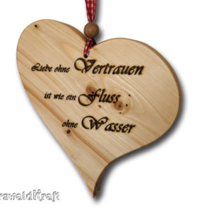 Herz aus Fichten-Holz mit Spruch "Liebe ohne..."