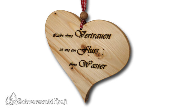 Herz aus Fichten-Holz mit Spruch "Liebe ohne..."